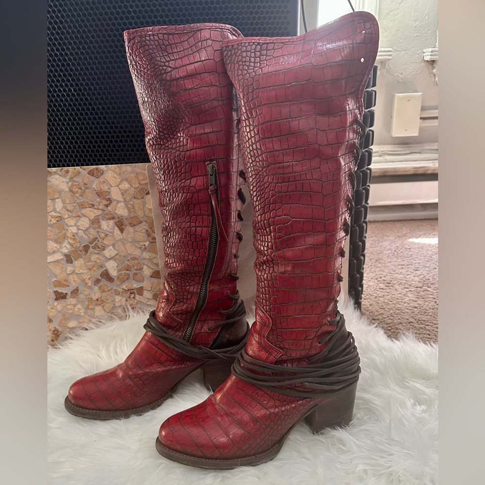 Freebird Coal Boots in Red Snake Size 10